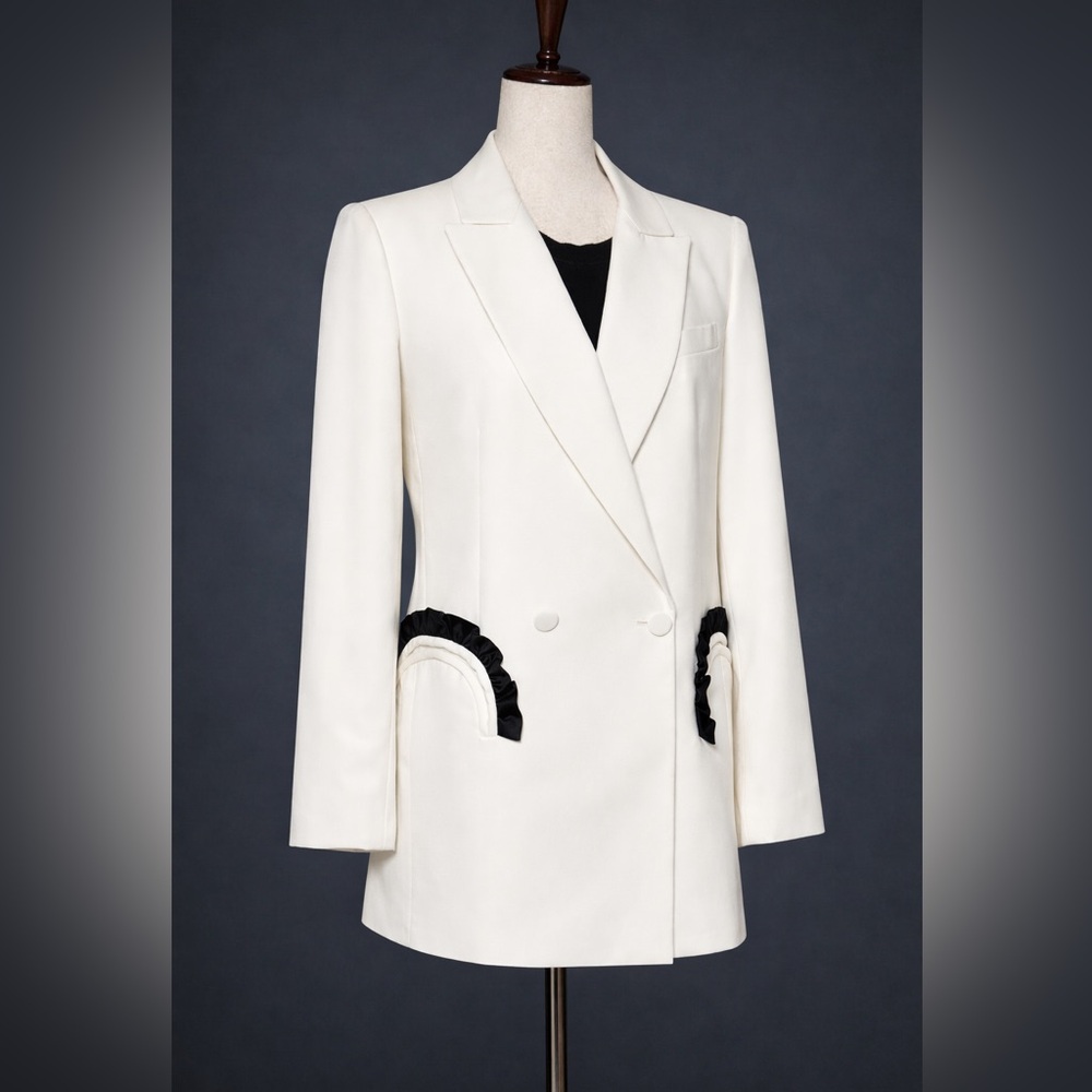 White blazer with black ruffle pockets blazer. Double breasted jacket.  L